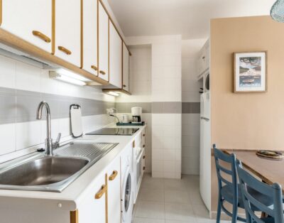 PORT DE LLANÇÀ 43 – Top-floor apartment with communal pool