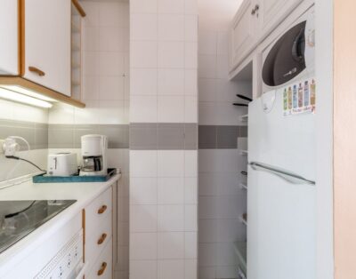 PORT DE LLANÇÀ 43 – Top-floor apartment with communal pool
