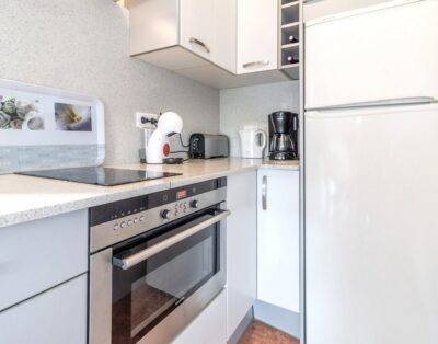 CAP RAS 04.3 – Apartment with terrace and sea views