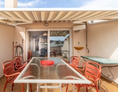 PORT DE LLANÇÀ 43 – Top-floor apartment with communal pool