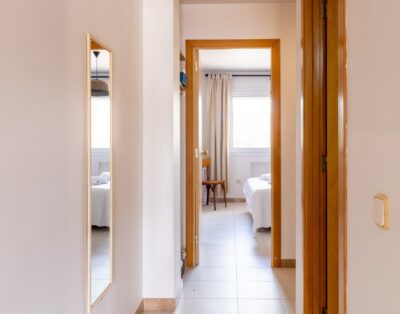 PORT DE LLANÇÀ 43 – Top-floor apartment with communal pool