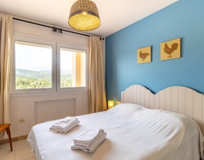 PORT DE LLANÇÀ 43 – Top-floor apartment with communal pool