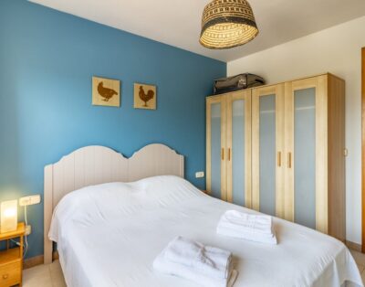 PORT DE LLANÇÀ 43 – Top-floor apartment with communal pool