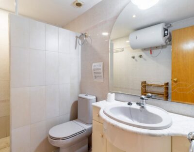 PORT DE LLANÇÀ 43 – Top-floor apartment with communal pool