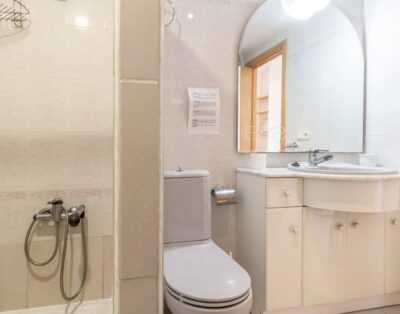 PORT DE LLANÇÀ 43 – Top-floor apartment with communal pool