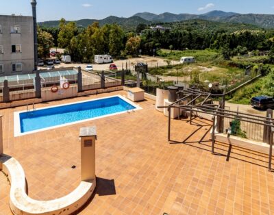 PORT DE LLANÇÀ 43 – Top-floor apartment with communal pool