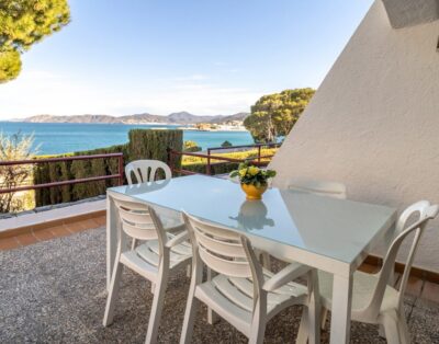 GRIFEU 15.1 – Semi-detached house with communal pool and views