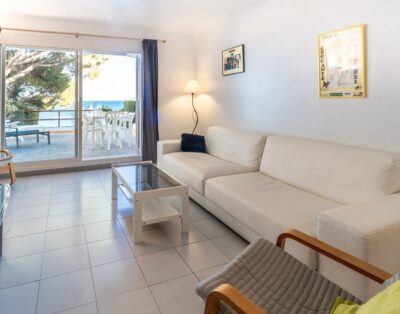 GRIFEU 15.1 – Semi-detached house with communal pool and views