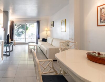 GRIFEU 15.1 – Semi-detached house with communal pool and views