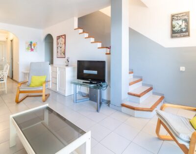 GRIFEU 15.1 – Semi-detached house with communal pool and views
