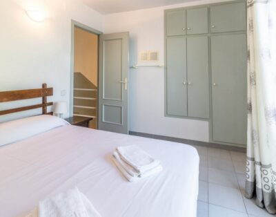 GRIFEU 15.1 – Semi-detached house with communal pool and views