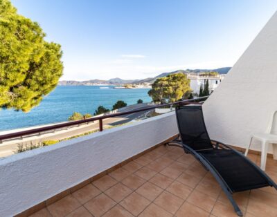 GRIFEU 15.1 – Semi-detached house with communal pool and views