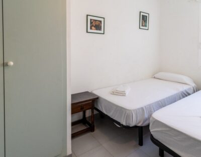 GRIFEU 15.1 – Semi-detached house with communal pool and views