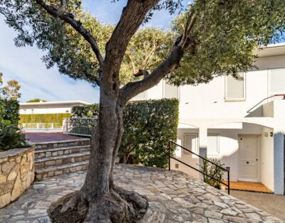 GRIFEU 15.1 – Semi-detached house with communal pool and views