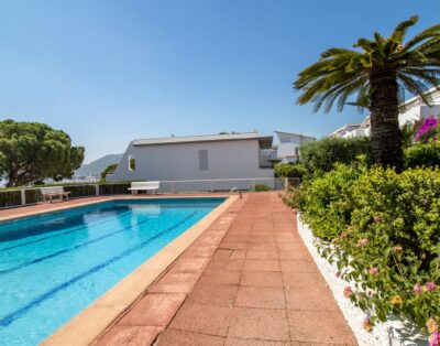 GRIFEU 15.1 – Semi-detached house with communal pool and views