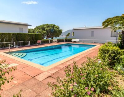 GRIFEU 15.1 – Semi-detached house with communal pool and views