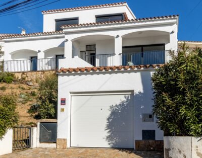 GRIFEU 13 – House with terrace and panoramic views of the coast