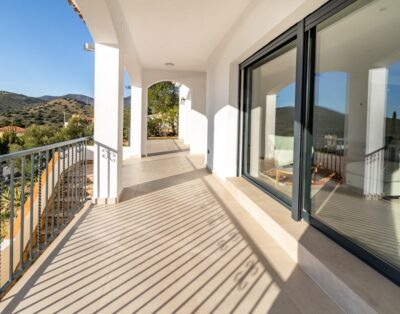 GRIFEU 13 – House with terrace and panoramic views of the coast