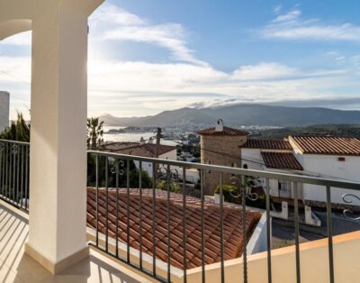 GRIFEU 13 – House with terrace and panoramic views of the coast