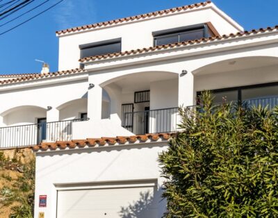GRIFEU 13 – House with terrace and panoramic views of the coast